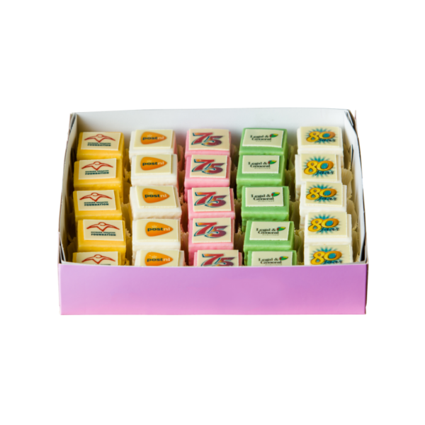 Petit Fours Assorti Actie doos Ã¡ 25 stuks met gratis logo